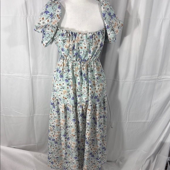 Astr Dresses & Skirts - ASTR Floral Puff Sleeve Dress Size Medium
